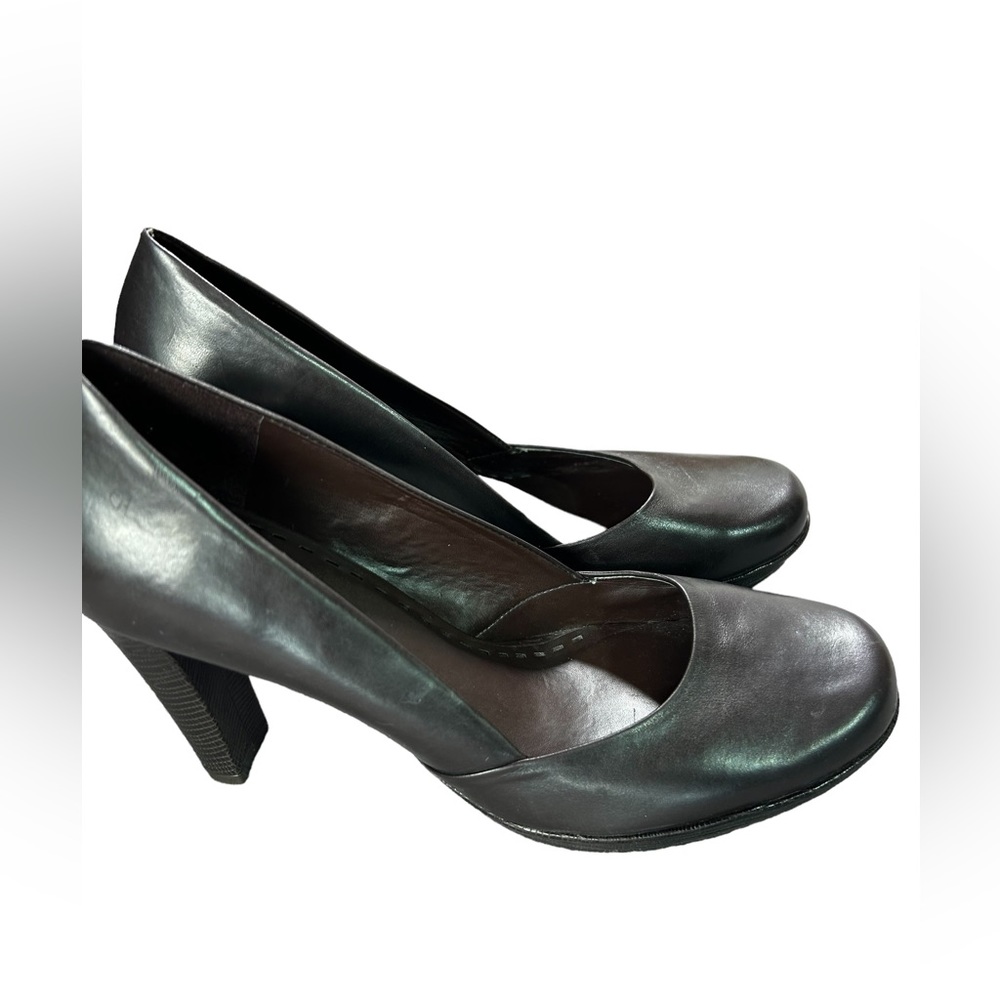 Gianna Bini Size 8 M Dark Brown Leather Pumps 3.50" heel rubber sole. - Picture 4 of 5